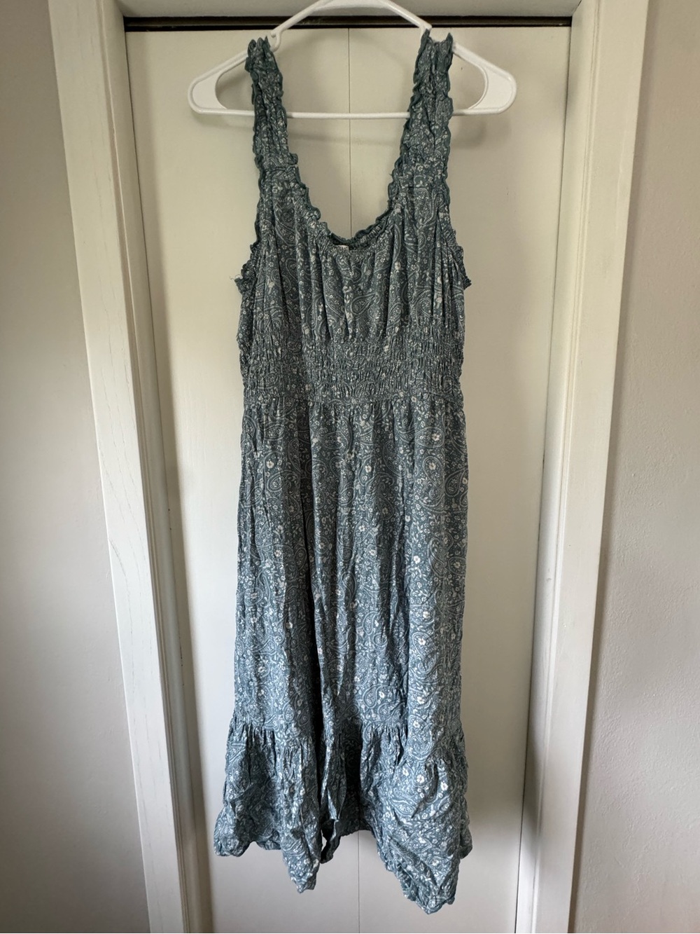 Sleeveless Smocked Midi Dress in Dusty Blue paisley Womens xl
